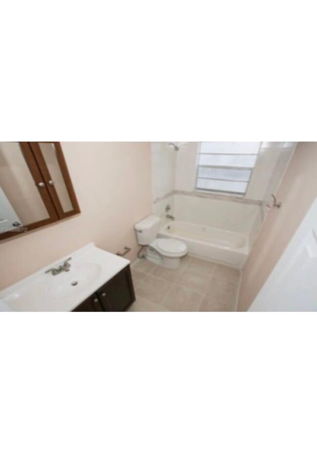 Photo - 3721 SW 60th Ave Unidad 1A