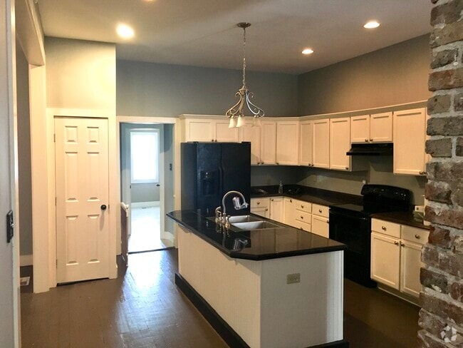 Building Photo - 1044 Philadelphia St Rental