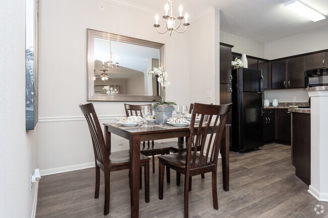 2BR2BA-1090SF - Riverscape Apartment Homes