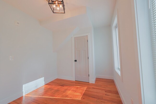 Photo - 97 Condor St Unit 4