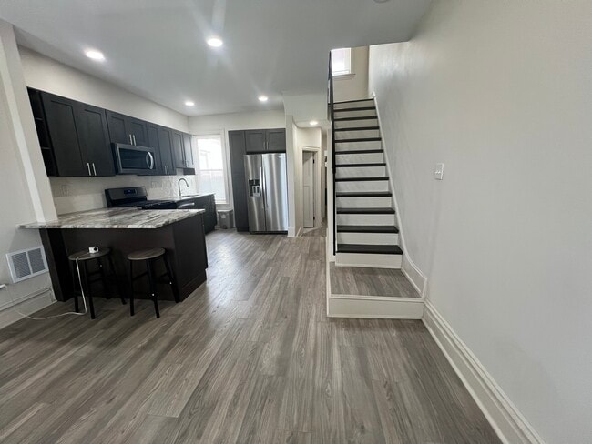 Building Photo - 1725 N 27th St Unit Floor 2