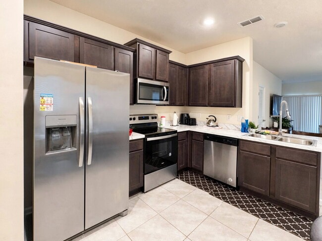 400 Aralia Ln