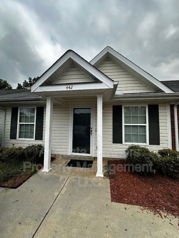 Building Photo - 442 Flowing Creek Dr