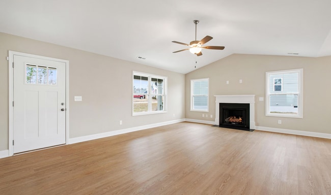 Photo - 77 Falls Riv ct