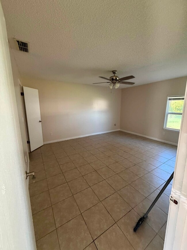 Photo - 1562 Bonview Ave