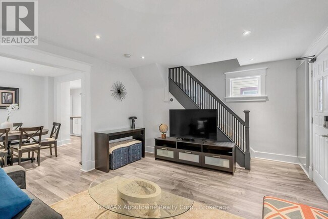Photo - 5111 Kitchener St