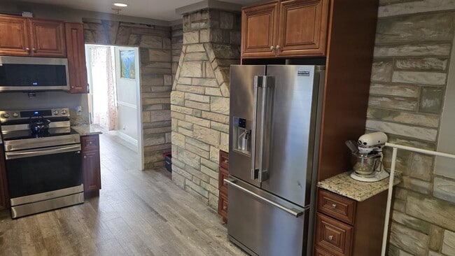 Photo - 231 NE 20th Ave