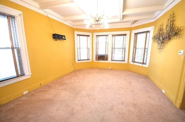 Photo - 572 E 25th St Unidad 1