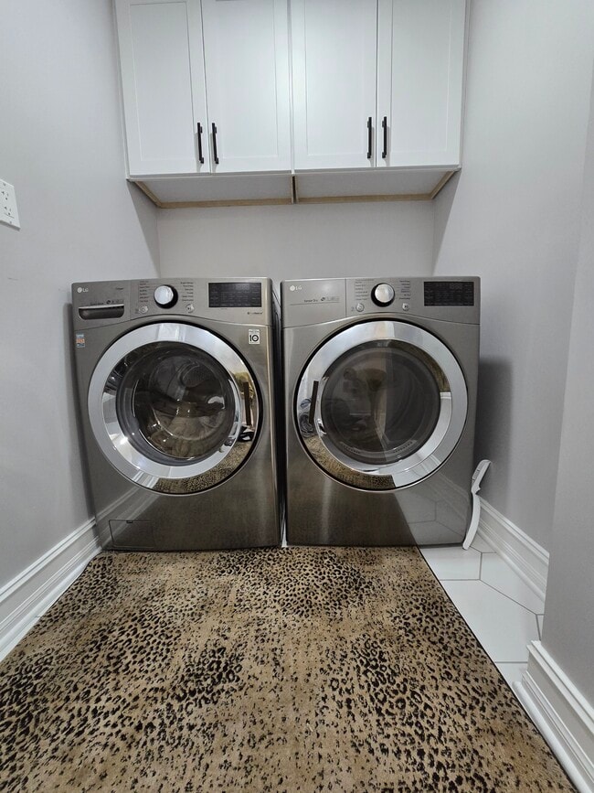 Laundry - 2875 Whitby Dr