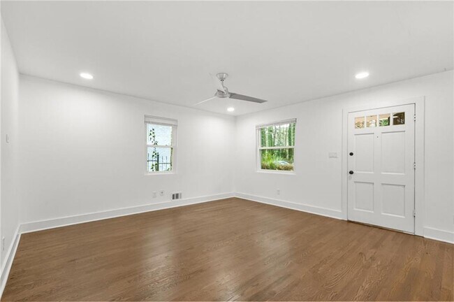 Photo - 1949 Handley Ave SW