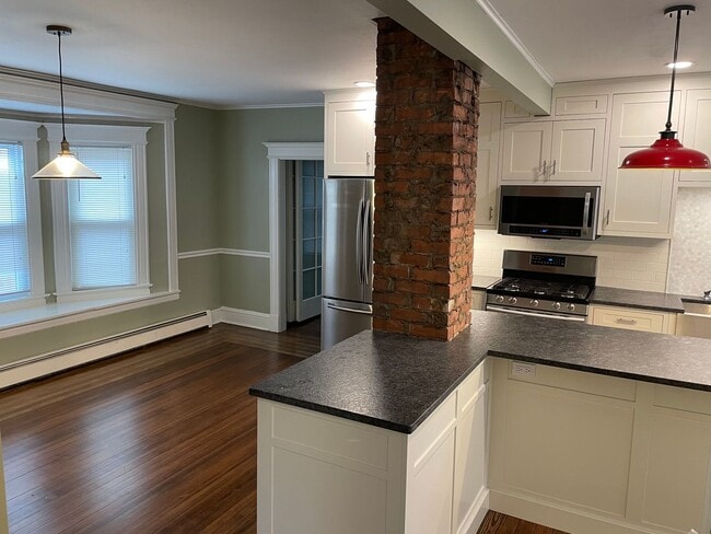 245 Whiting Ln