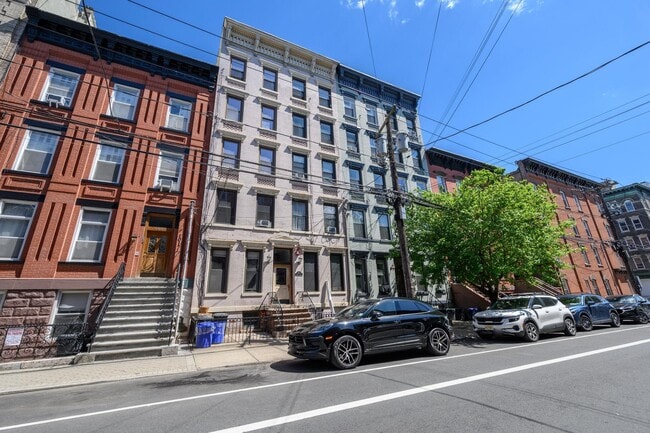 Building Photo - 1013 Park Ave Unit 1L