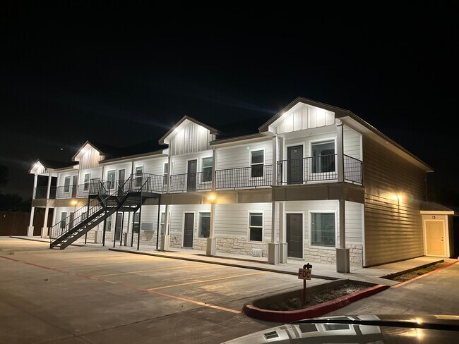 Kings Landing Apartments - Kings Landing Apartments Unit 15