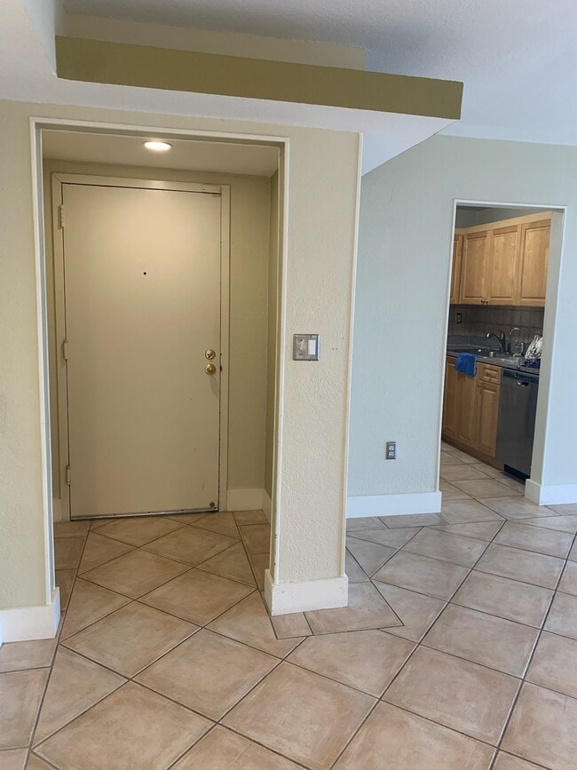 Foyer - 9310 Fontainebleau Blvd Unit 515