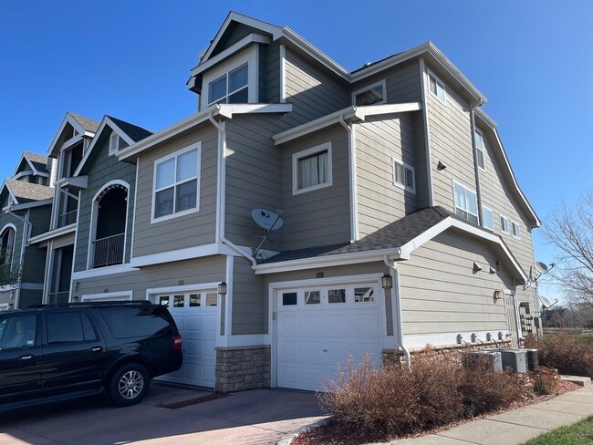 Building Photo - 4245 Boardwalk Dr Unit F8