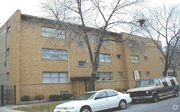 Building Photo - 7770-78 S South Shore Drive-7770 S South ... Rental
