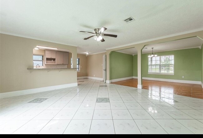 Photo - 1350 Strawberry St