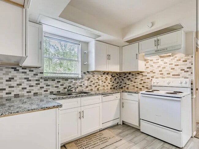 Photo - 6818 Thornwild Rd