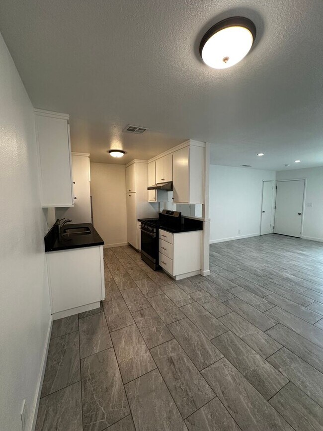 301 N Tustin Ave Unit C