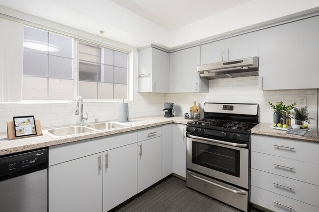 Photo - 1817 Garfield Pl