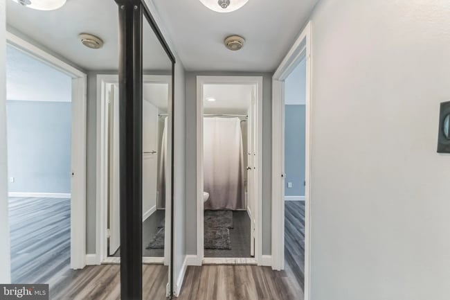 Building Photo - 1300 Army Navy Dr Unit 105