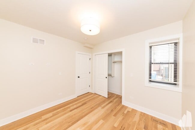 Photo - 2 bedroom in Chicago IL 60625