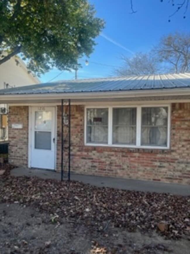 Building Photo - Dillon-1214-1216 S 22nd Unit 1216