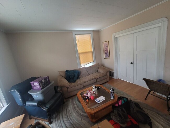 Photo - Duluth, MN - 4 Bedroom - 1 Bathroom - Clos...