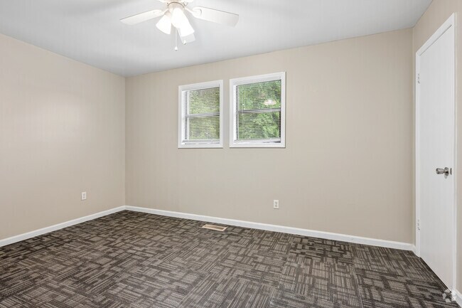 2BR, 1.5BA Townhouse - 1,000SF - Primary Bedroom