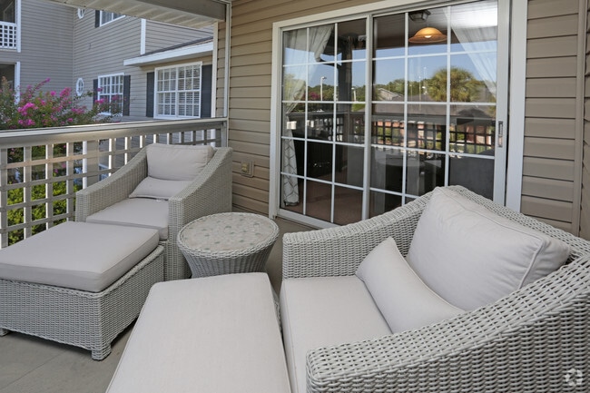 2BR,2BA-1076 SF