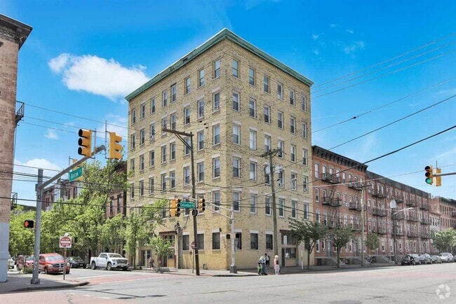 Building Photo - 319 Barrow St Unit 1B Rental