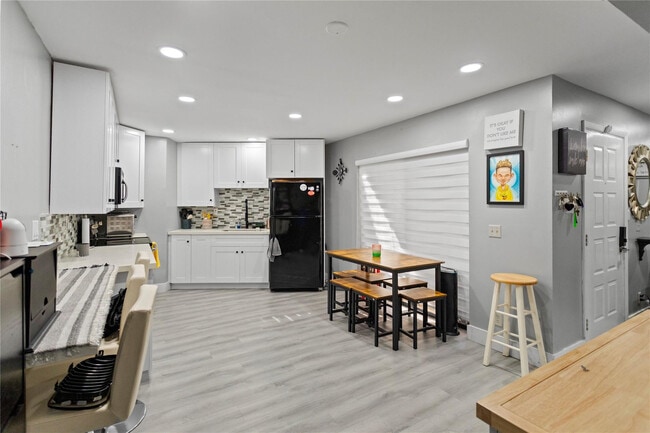 Photo - 22940 Oxford Pl