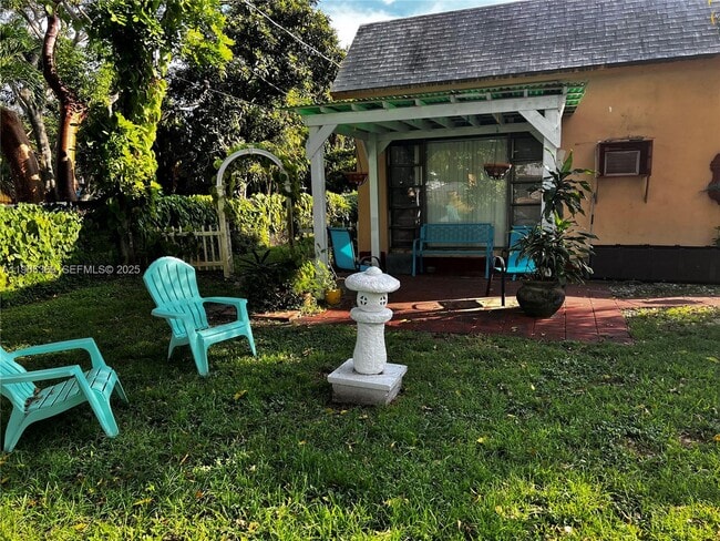 Photo - 2618 Lincoln St Unit 4