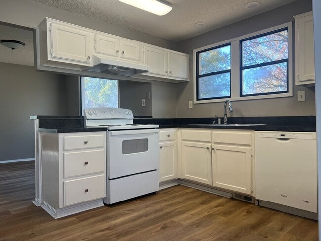Photo - 104 Belmont Dr