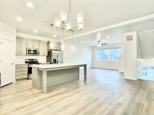 Photo - Beautiful Modern Townhome in American Fork!