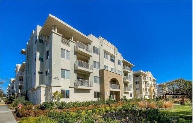 Building Photo - Executive 2-Bedroom Condo in the Prestigious South Bay 360 Community Unit 401