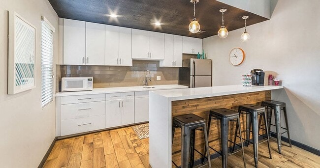 Seasons 704 Apartments