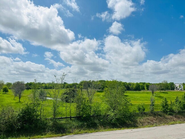 Building Photo - 5311 Groveton St