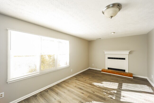 Photo - 2130 Country Walk Way SE