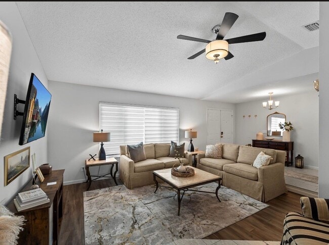 Photo - 1535 Ultramarine Ln