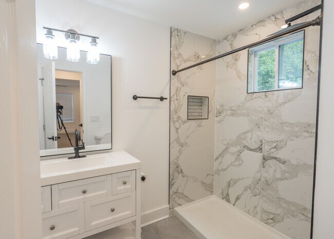 Photo - 3822 Bakers Ferry Rd SW