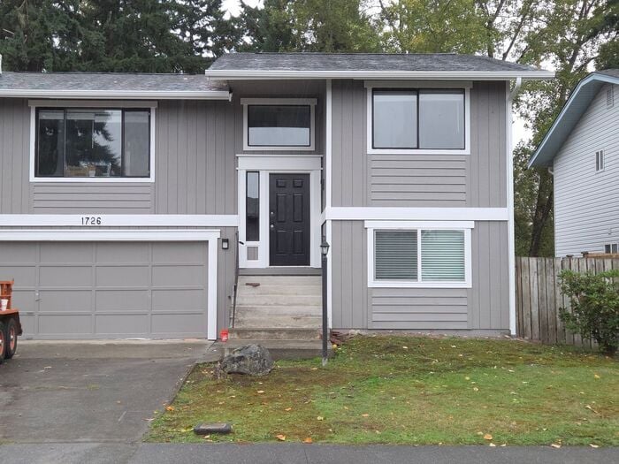 Tacoma 5 Bed, 2 Bath Split Level With Larg... - Tacoma 5 Bed, 2 Bath Split Level With Larg...