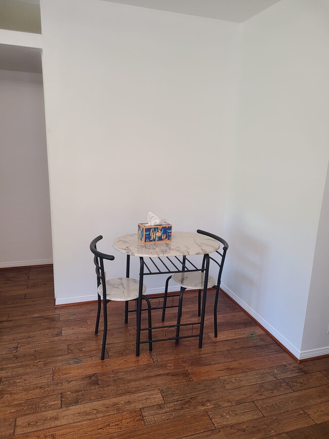 Photo - 619 N Edinburgh Ave