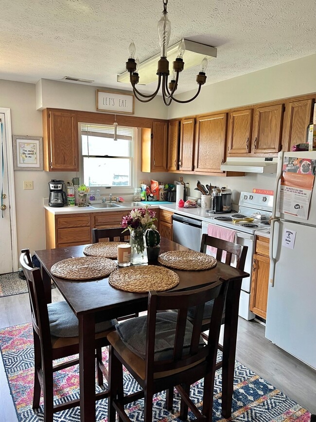 Photo - 309 Emily Ln