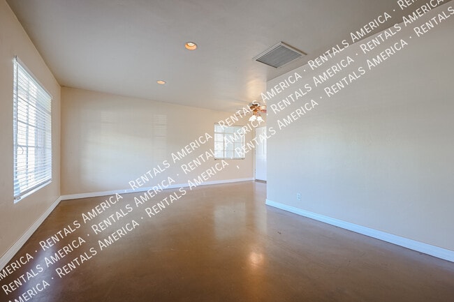 Photo - 2911 E Flower St