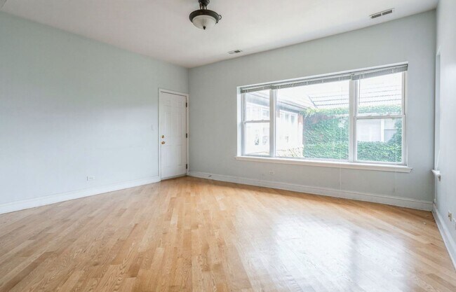 Photo - 4650 N Saint Louis Ave Unit 3C