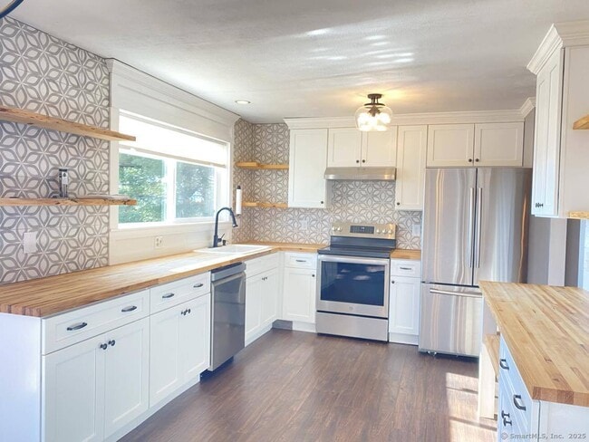 Photo - 10 Fleetwood Dr