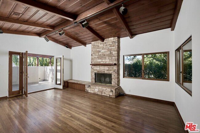 Photo - 412 Norwich Dr