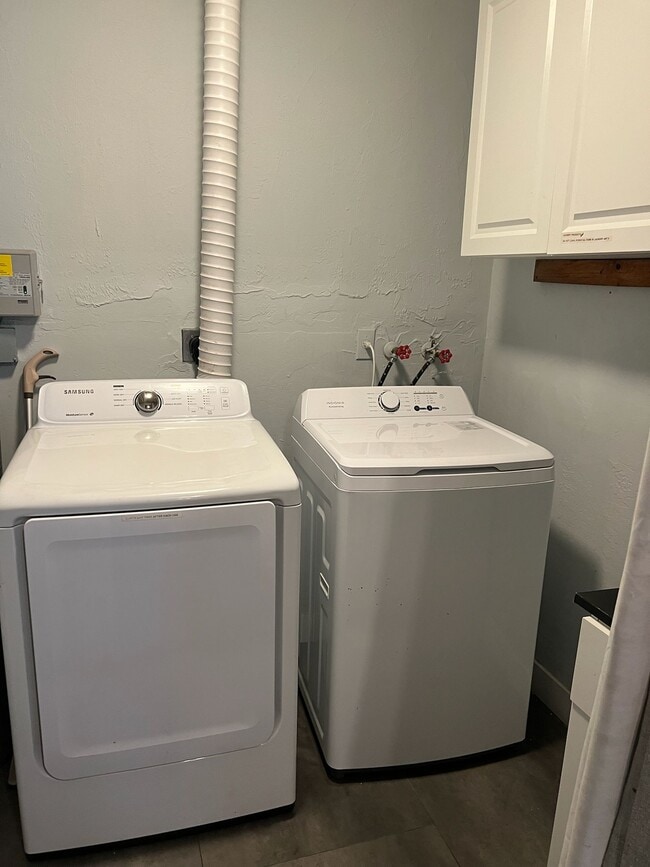 Photo - 919 Orange Is