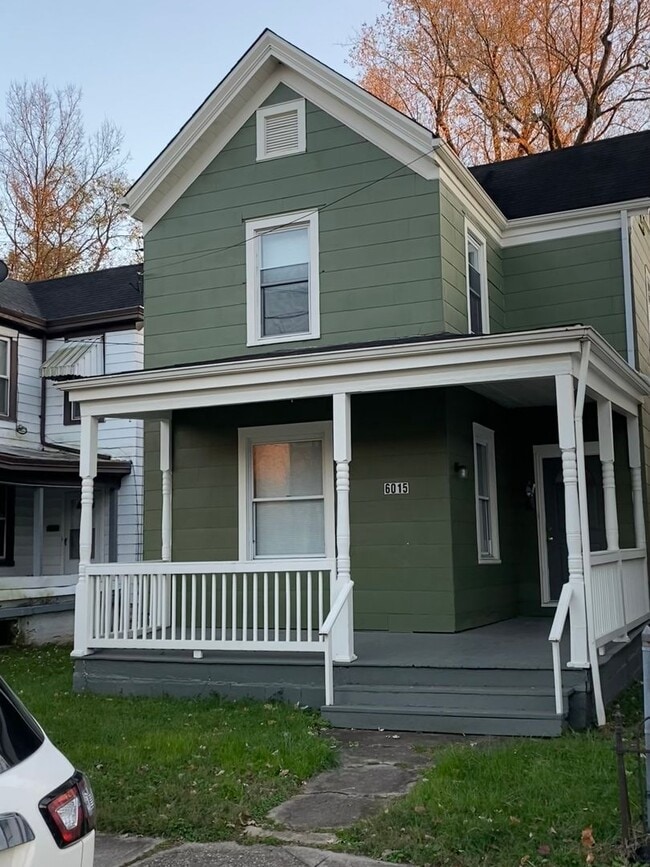 Photo - Beautifully updated and Spacious! 2 Bed House in Madisonville with walk through!!